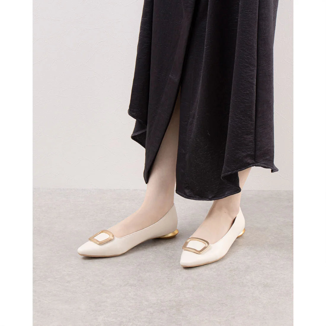 日本製 Launa lea 方扣平底樂福鞋( 576 ) (象牙色/Ivory)