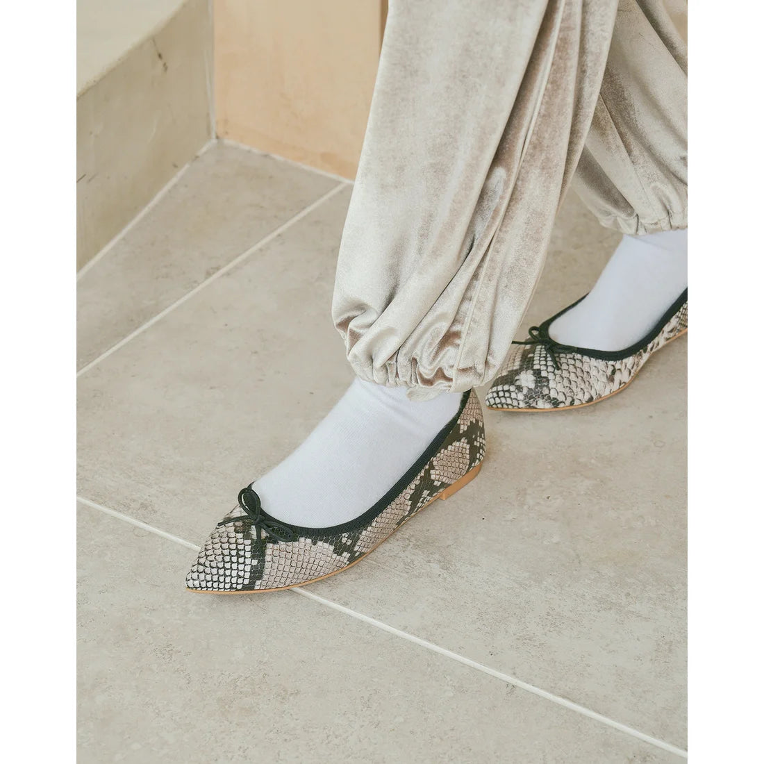 日本製【珍珠色調防水】Emma Francis 真皮 尖頭平底芭蕾舞鞋(01b-L P371)(Python pattern leather smooth) (パイソン柄 レザースムース)