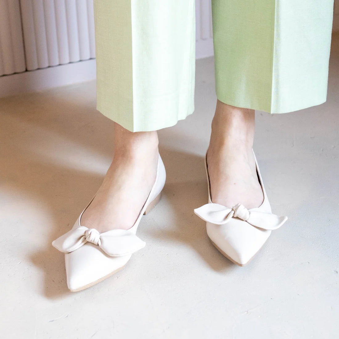 日本製 Launa Lea 尖頭絲帶平底鞋 (0509) Black