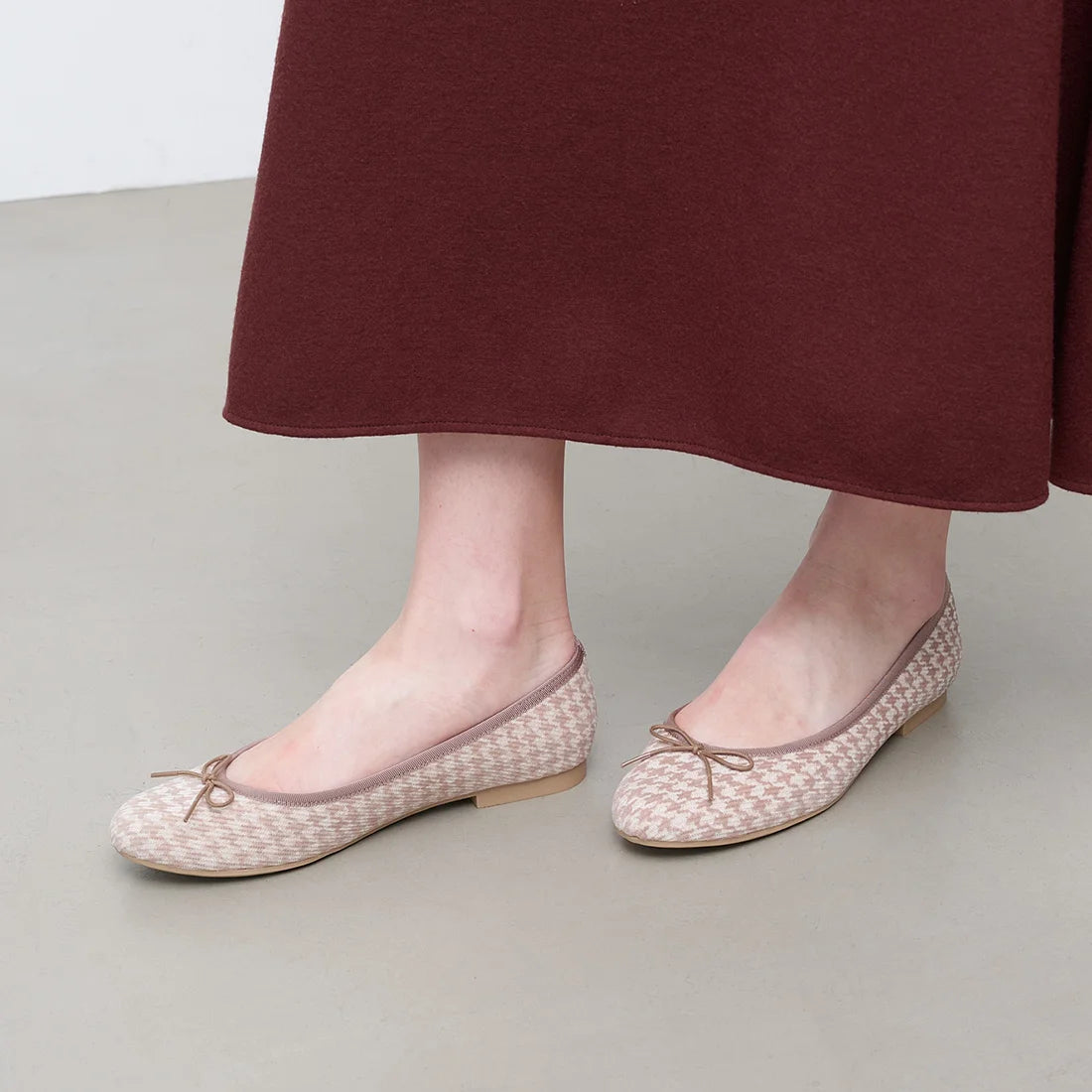 【新品預訂】日本製 Launa lea 圓頭絨毛蝴蝶結芭蕾平底鞋 (B1613A) (杏色 Z/C / Beige Z/C)