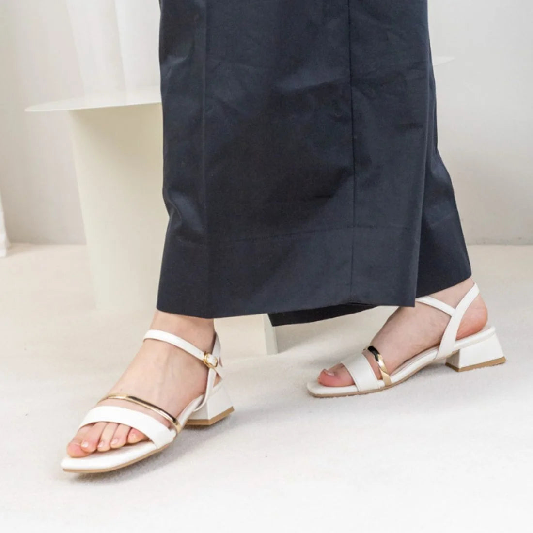 日本製 Launa lea 細方頭綁帶涼鞋 (0521) Ivory