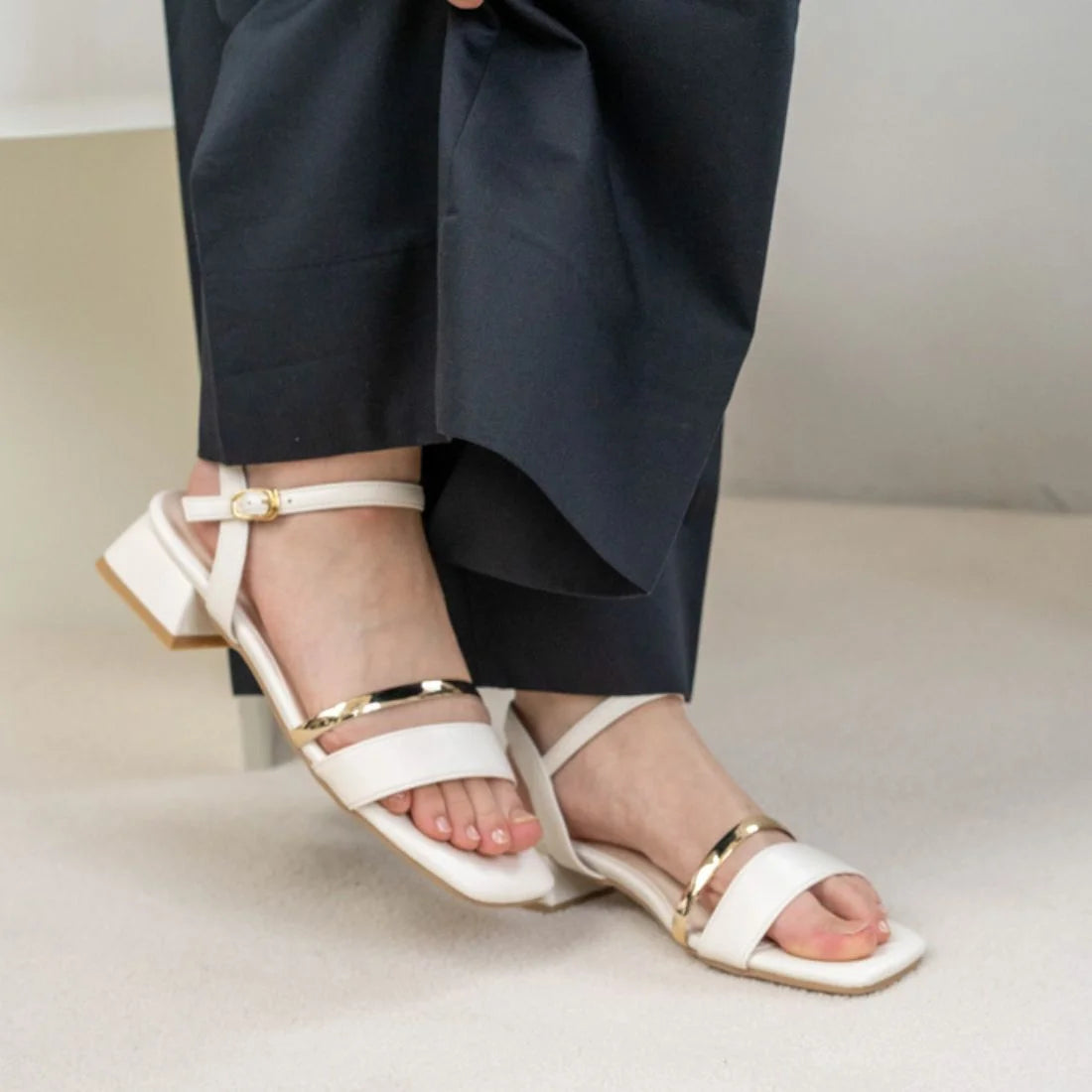 日本製 Launa lea 細方頭綁帶涼鞋 (0521) Ivory