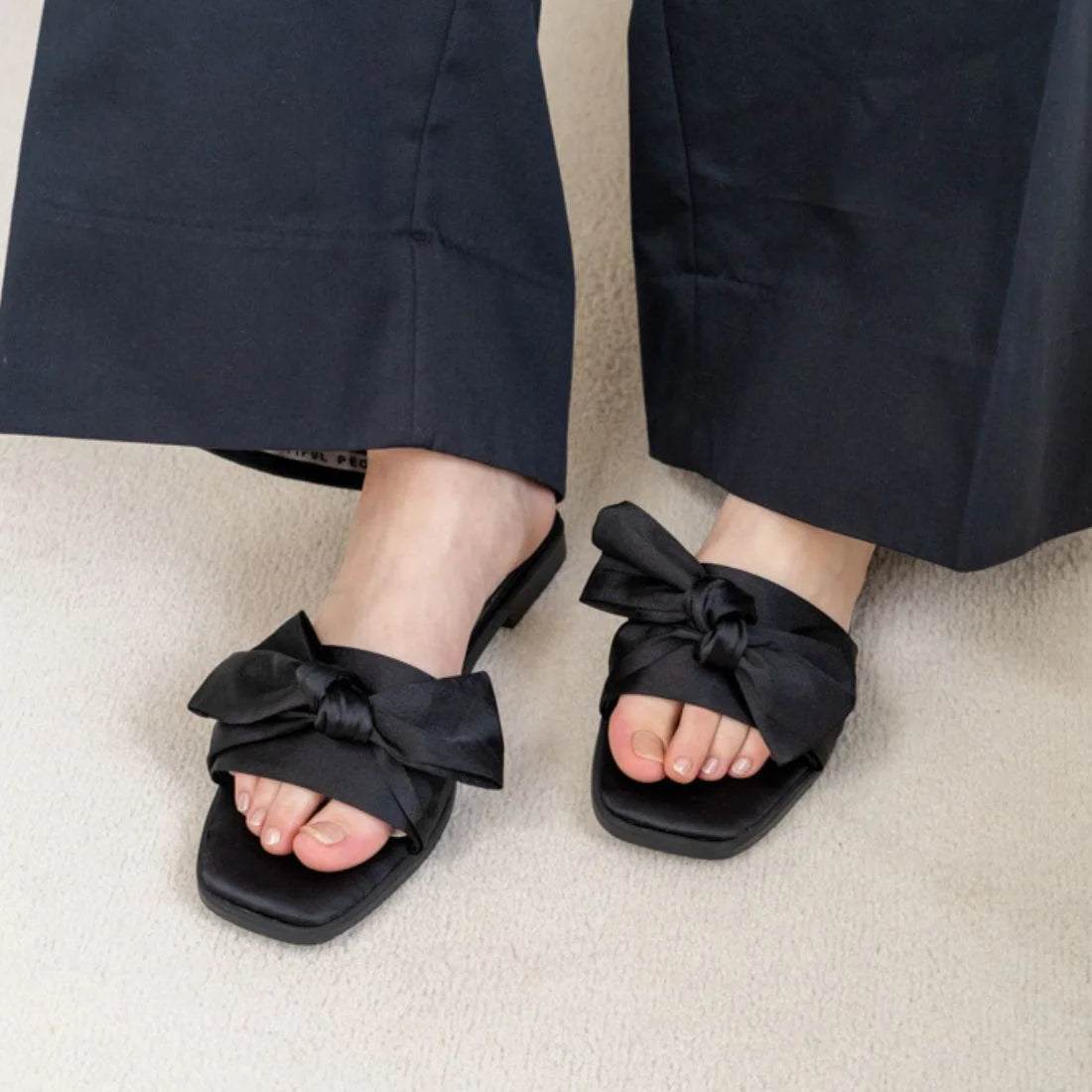 日本製 Launa Lea 絲帶方頭平底涼鞋 (524) Black