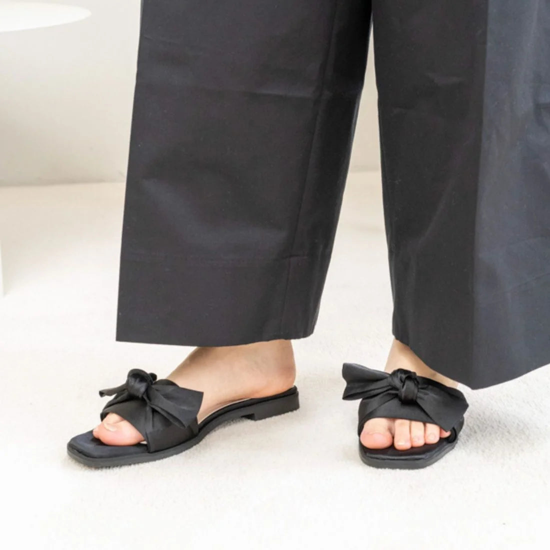 日本製 Launa Lea 絲帶方頭平底涼鞋 (524) Black