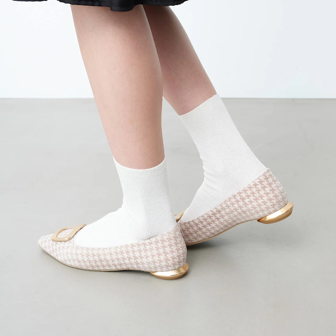 【新品預訂】日本製 Launa lea 金色方扣平底鞋 (576) (杏色 Z/C / Beige Z/C )