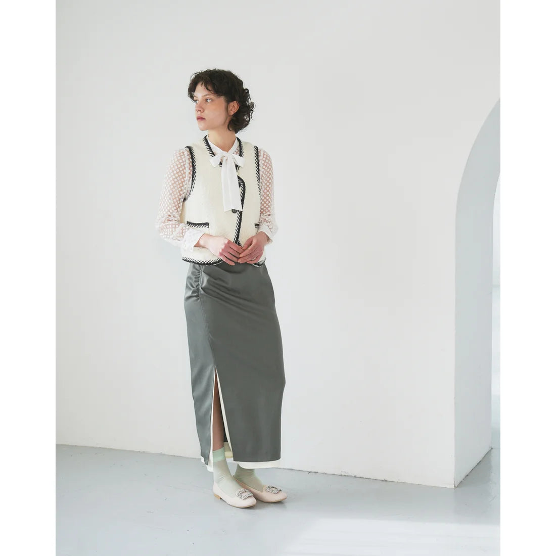 【新品預訂】日本製Emma Francis 防水拱形切割寶石平底鞋(米色)(10a-Z 108)