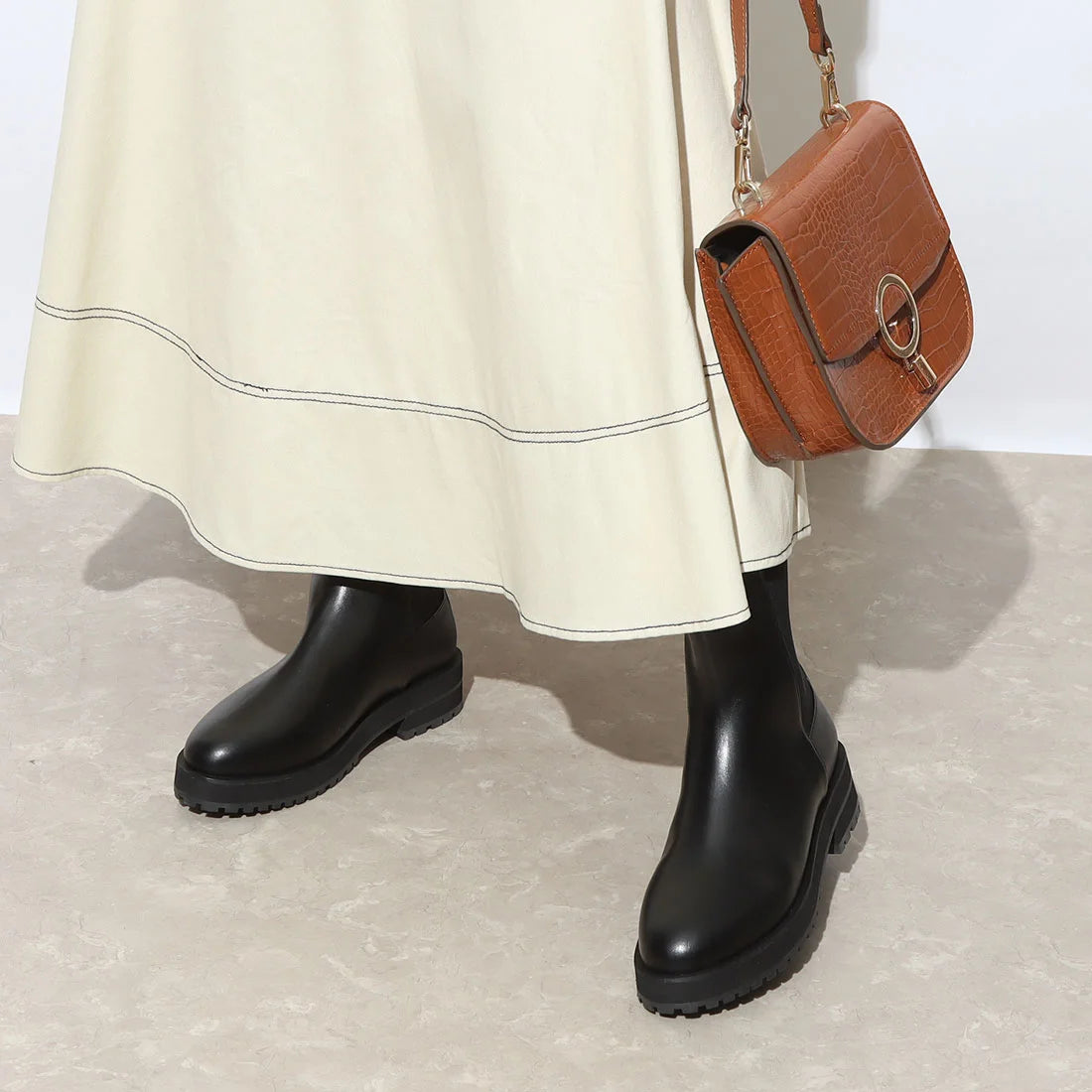 日本製 Launa Lea 側邊彈力厚底雨靴短靴 (R9018)(黑色/Black)