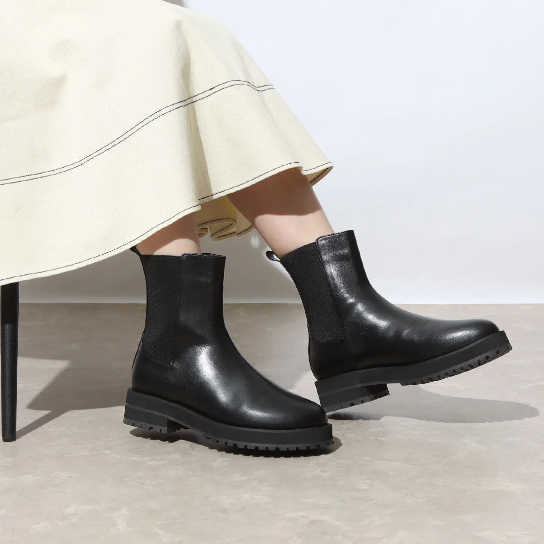 日本製 Launa Lea 側邊彈力厚底雨靴短靴 (R9018)(黑色/Black)