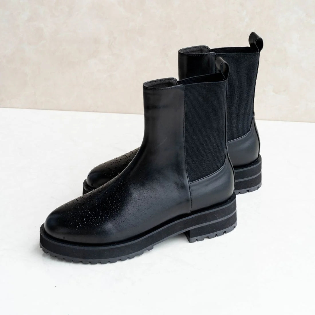 日本製 Launa Lea 側邊彈力厚底雨靴短靴 (R9018)(黑色/Black)