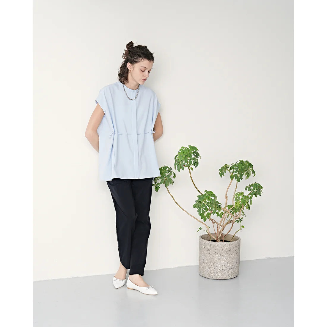 日本製 Emma Francis 金屬搭扣尖頭平底鞋 (白色光面) 07b-P 158 WHT
