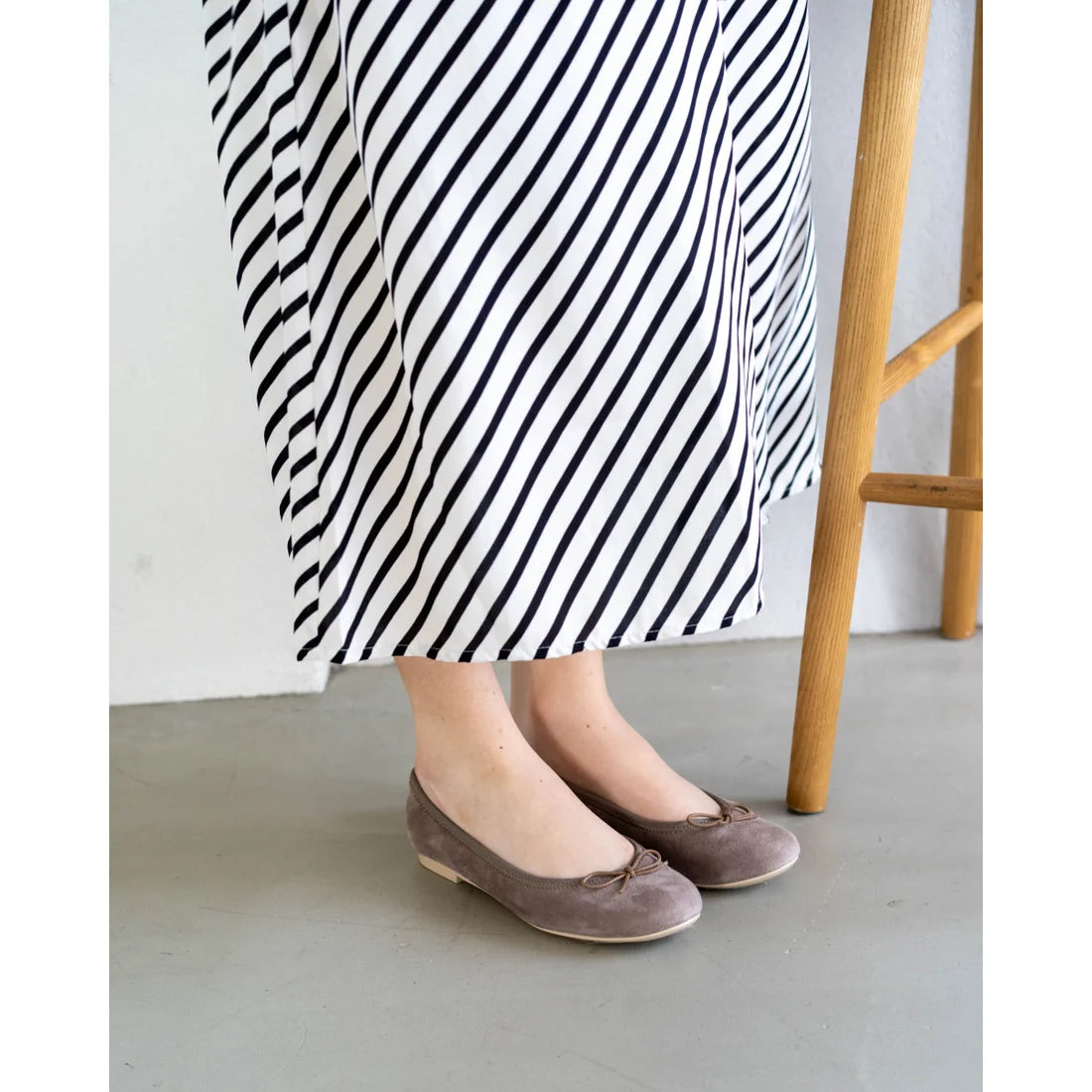 日本製【珍珠色調防水】Emma Francis 真皮 圓頭平底芭蕾舞鞋(02b-L S155)(Charcoal grey leather suede)(チャコールグレー レザースエード)