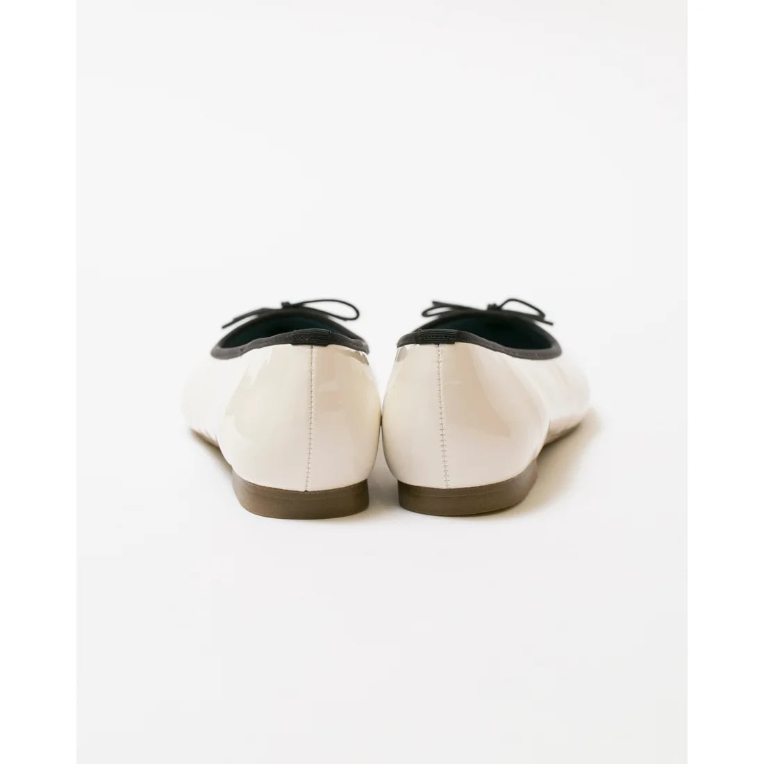 日本製【晴雨兼容】Emma Francis尖頭平底芭蕾舞晴雨鞋(01a-E 158)(White Enamel)(ホワイト エナメル)