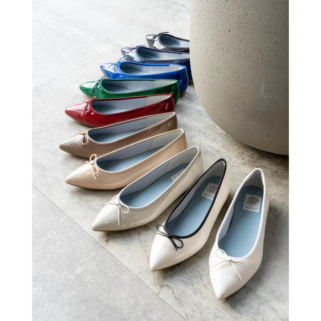 日本製【晴雨兼容】Emma Francis尖頭平底芭蕾舞晴雨鞋(01a-E 108)(Beige enamel) (ベージュ エナメル)