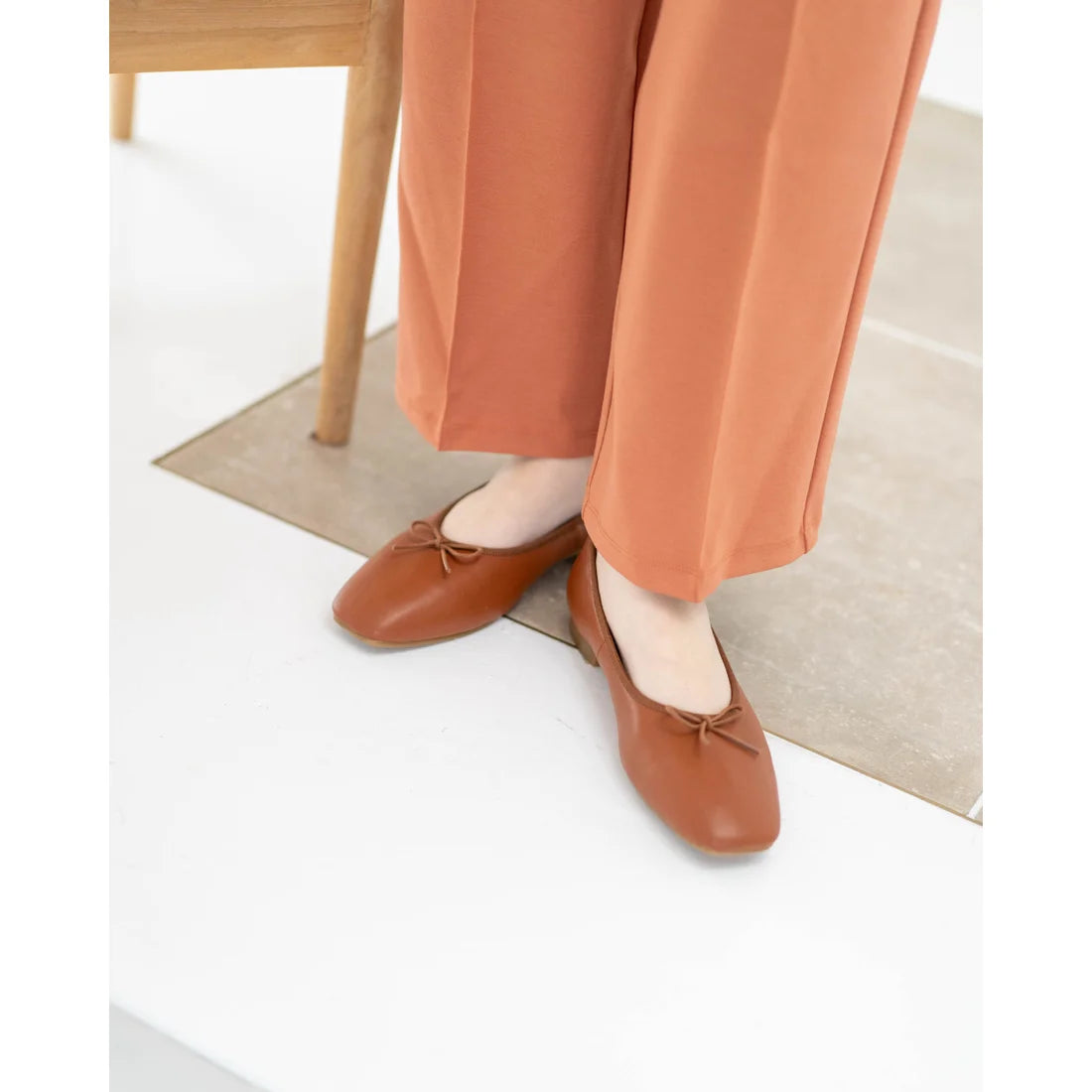 日本製【蘋果皮】【防水】 Emma Francis方頭平底芭蕾舞鞋(03b-AP 186)(Camel Apple Leather Smooth)(キャメル アップルレザースムース)