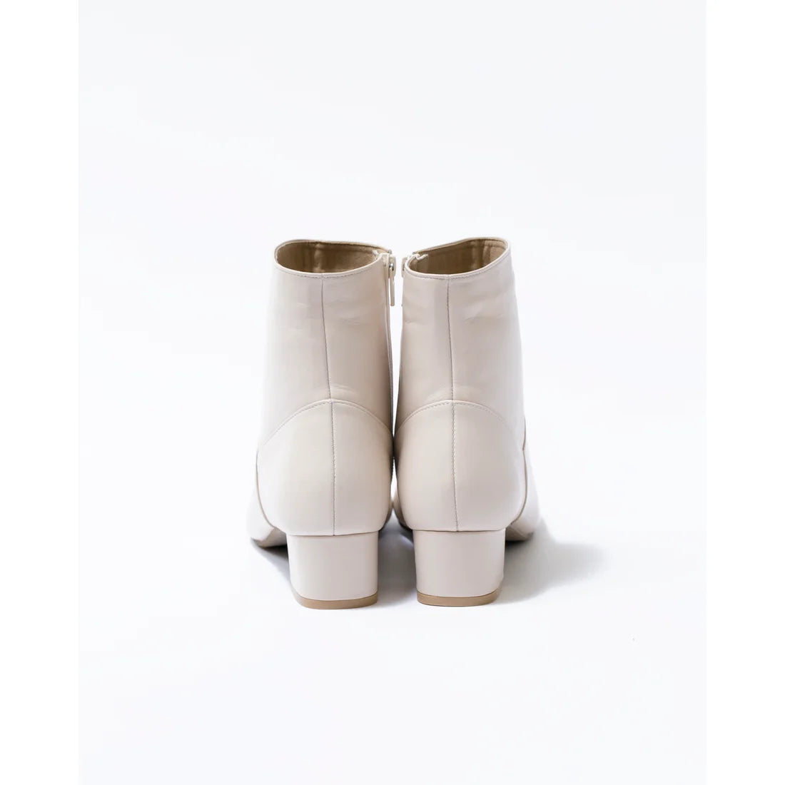 日本製【防水】Emma Francis 4cm素面高跟短靴 (9009a-L 177)(Ivory leather)(アイボリー レザー)的副本