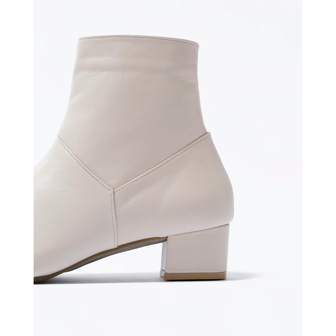 日本製【防水】Emma Francis 4cm素面高跟短靴 (9009a-L 177)(Ivory leather)(アイボリー レザー)的副本