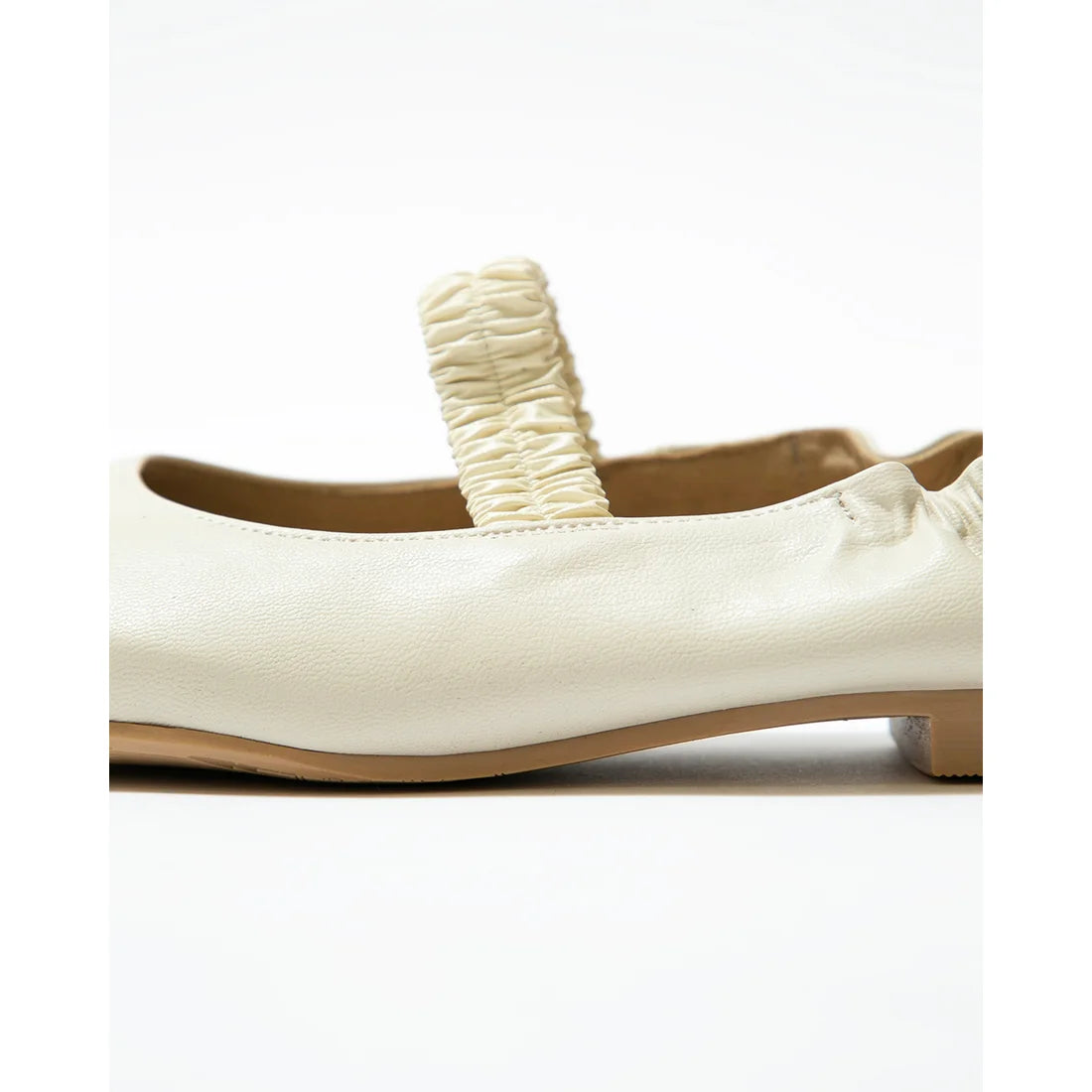 日本製預訂3星期【蘋果皮】【防水】Emma Francis 褶皺腰帶平底鞋 (03j-AP 177)(Ivory Apple Leather)(アイボリー アップルレザー)