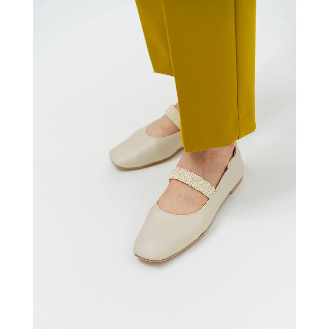 日本製預訂3星期【蘋果皮】【防水】Emma Francis 褶皺腰帶平底鞋 (03j-AP 177)(Ivory Apple Leather)(アイボリー アップルレザー)