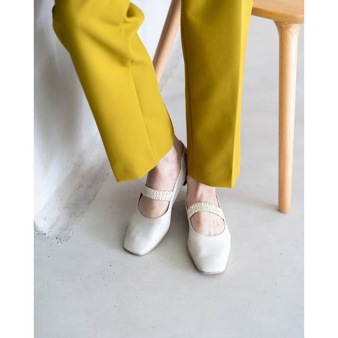 日本製預訂3星期【蘋果皮】【防水】Emma Francis 褶皺腰帶平底鞋 (03j-AP 177)(Ivory Apple Leather)(アイボリー アップルレザー)