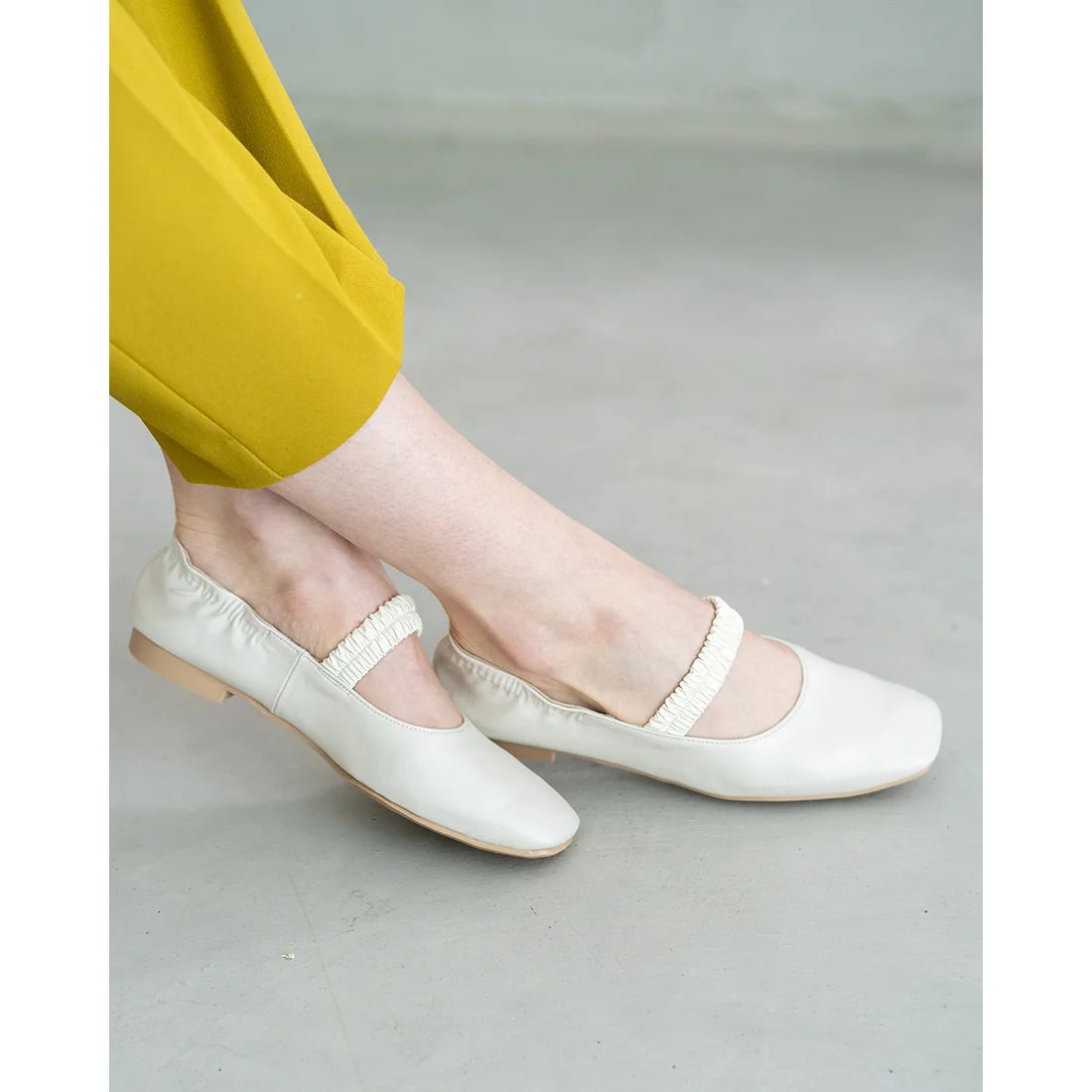 日本製預訂3星期【蘋果皮】【防水】Emma Francis 褶皺腰帶平底鞋 (03j-AP 177)(Ivory Apple Leather)(アイボリー アップルレザー)
