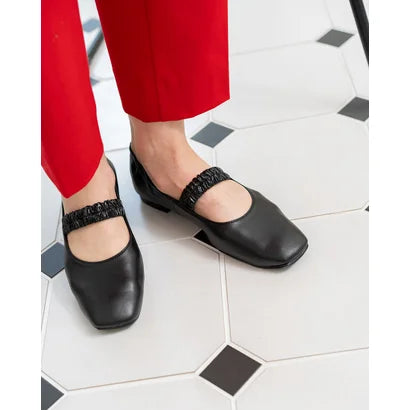 日本製【蘋果皮】【防水】Emma Francis 褶皺腰帶平底鞋 (03j-AP 101)(Black apple leather)(ブラック アップルレザー)