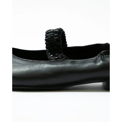 日本製【蘋果皮】【防水】Emma Francis 褶皺腰帶平底鞋 (03j-AP 101)(Black apple leather)(ブラック アップルレザー)