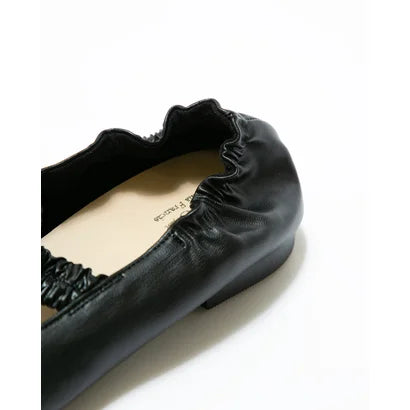 日本製【蘋果皮】【防水】Emma Francis 褶皺腰帶平底鞋 (03j-AP 101)(Black apple leather)(ブラック アップルレザー)