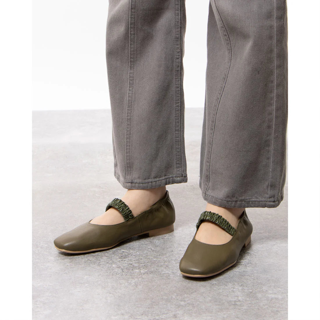 日本製【蘋果皮】【防水】Emma Francis 褶皺腰帶平底鞋 (03j-AP 147)(Khaki apple leather)(カーキ アップルレザー)