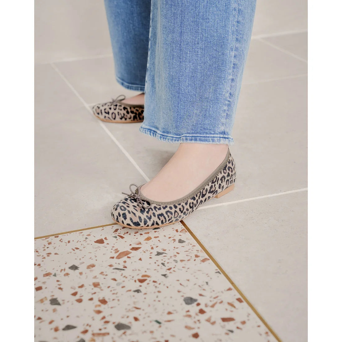 日本製【珍珠色調防水】Emma Francis 真皮 圓頭平底芭蕾舞鞋(02b-L S328)(Leopard pattern leather suede)(レオパード柄 レザースエード)