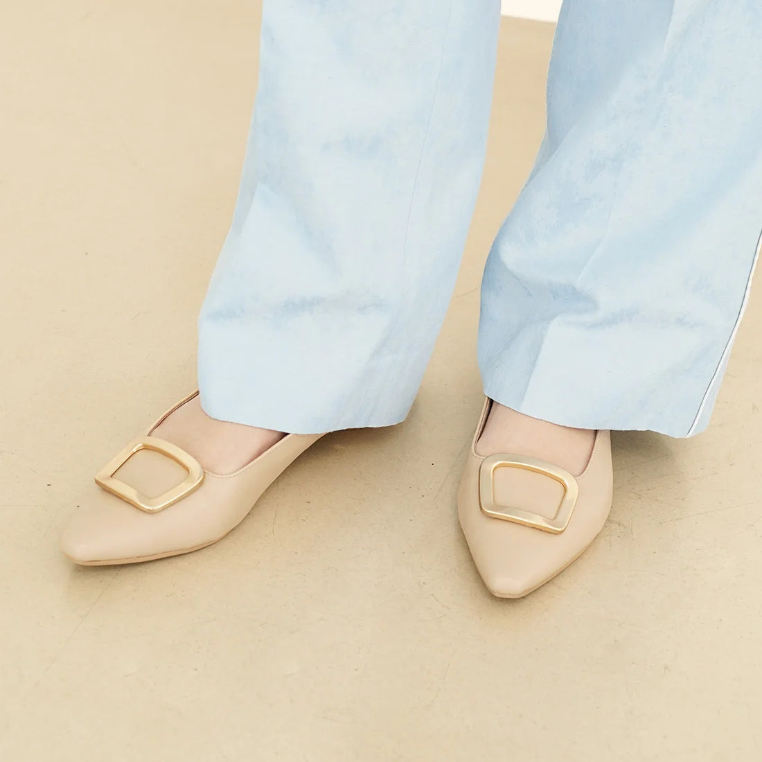 日本製 Launa Lea 方形扣環平底高跟鞋 (576) (L 米色 / L Beige)