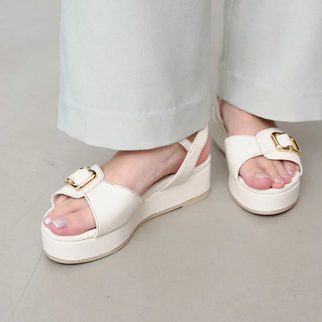 Launa Lea 扣環厚底涼鞋 (S153) (黑色 / Black)