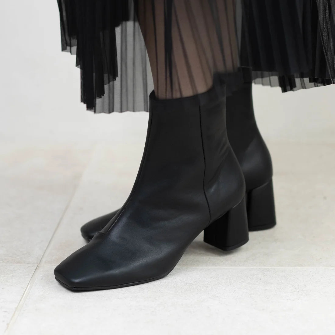 日本製 Launa lea方頭短靴(542)(Black)(ブラック)