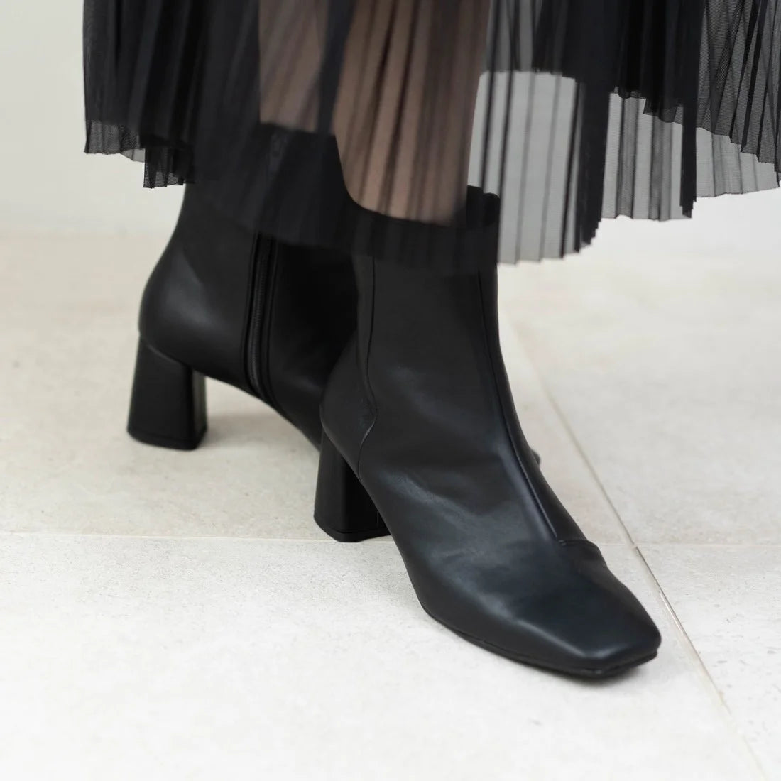 日本製 Launa lea方頭短靴(542)(Black)(ブラック)