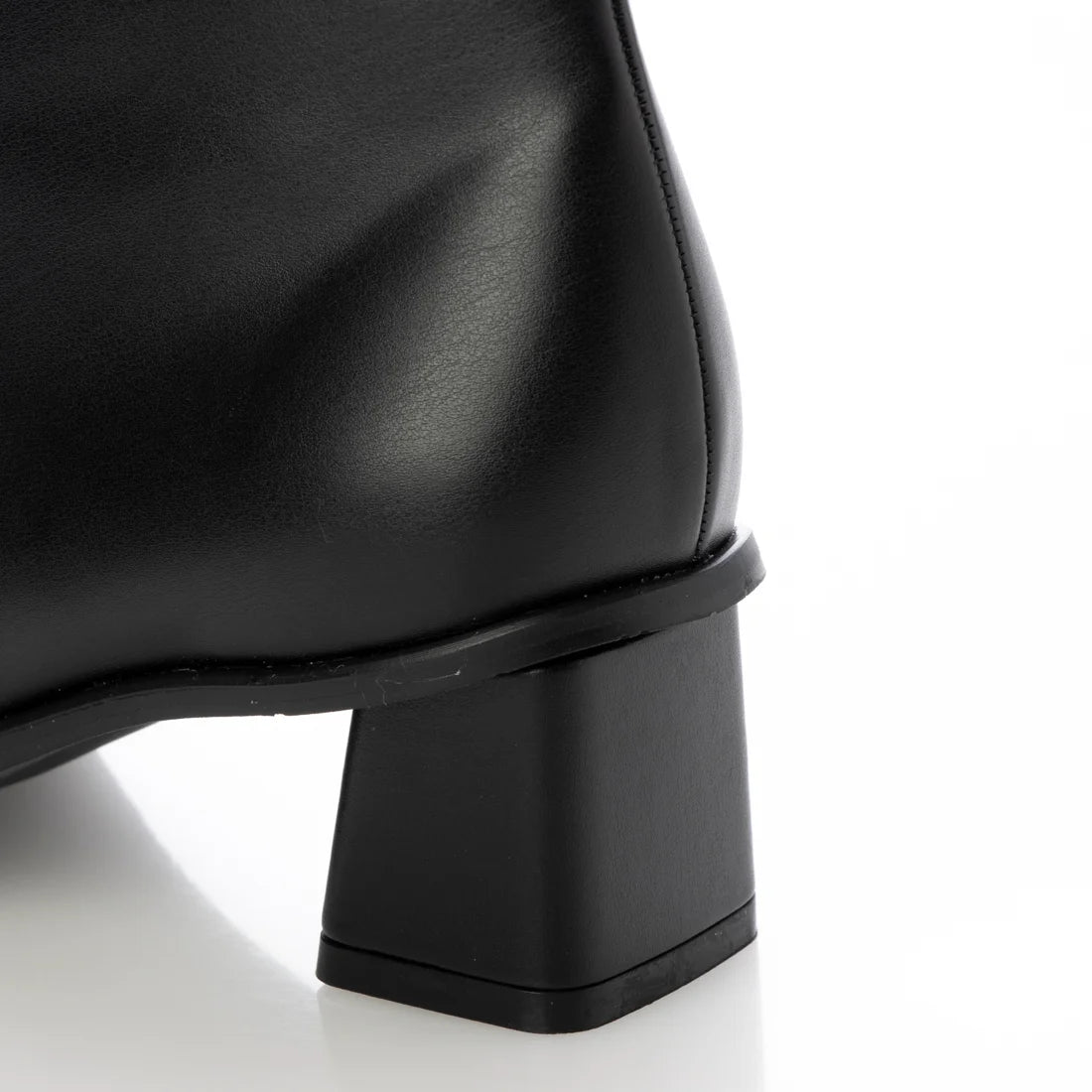 日本製 Launa lea 斜趾短靴 (550) (Black)