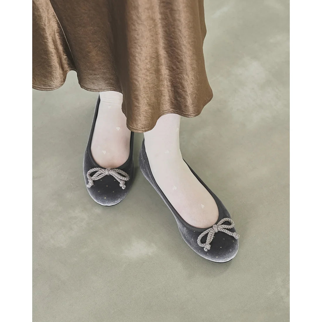 【新品預訂】日本製Emma Francis 圓點天鵝絨平底芭蕾舞鞋（灰色天鵝絨）(02a-V 153)GRY