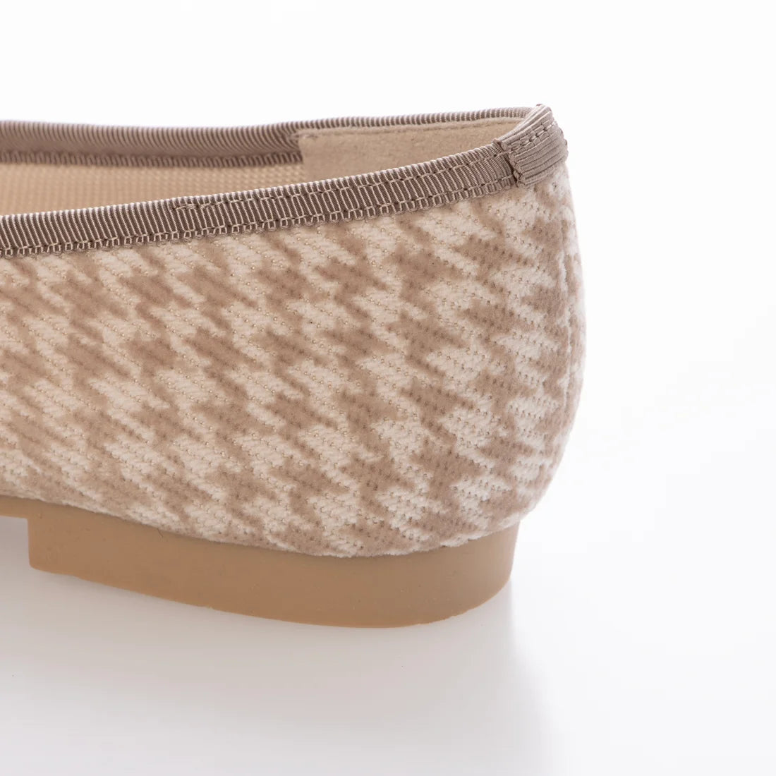 【新品預訂】日本製 Launa lea 圓頭絨毛蝴蝶結芭蕾平底鞋 (B1613A) (杏色 Z/C / Beige Z/C)