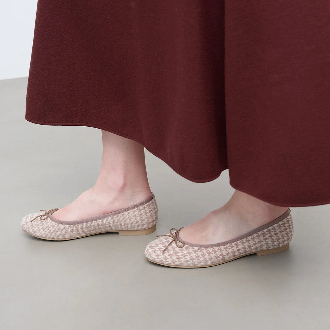 【新品預訂】日本製 Launa lea 圓頭絨毛蝴蝶結芭蕾平底鞋 (B1613A) (杏色 Z/C / Beige Z/C)