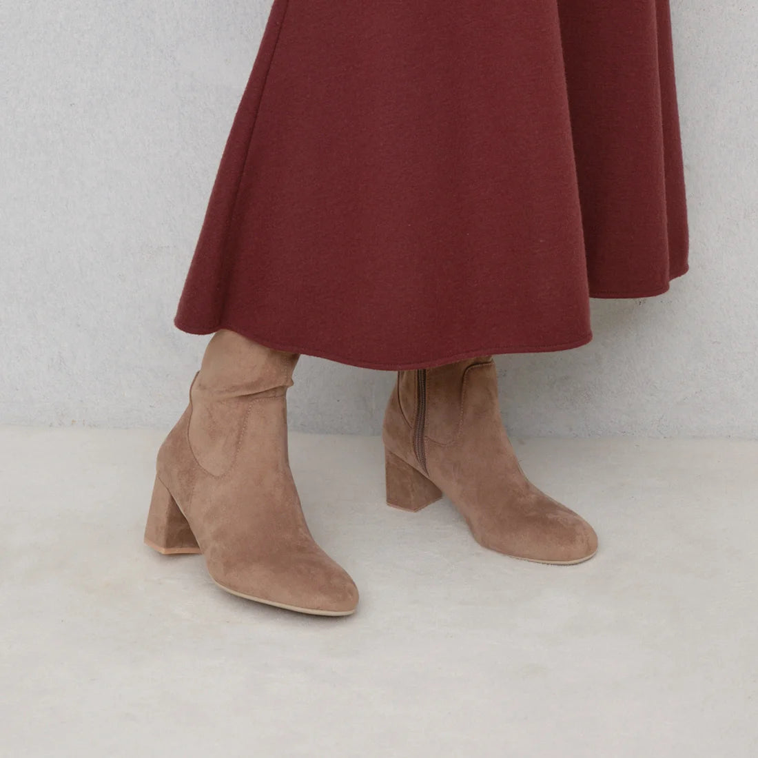 【新品預訂】Launa lea 方頭彈性長靴 (S140)（灰啡色S/ Griege S)