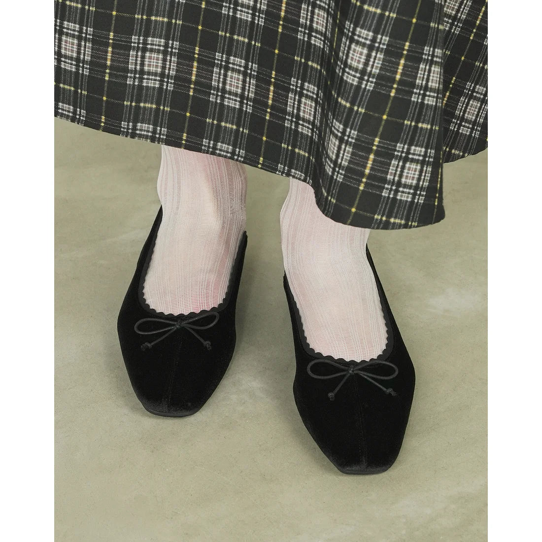 【新品預訂】日本製Emma Francis 花卉剪裁揹帶穆勒鞋(2001j-V 101)（黑色天鵝絨)