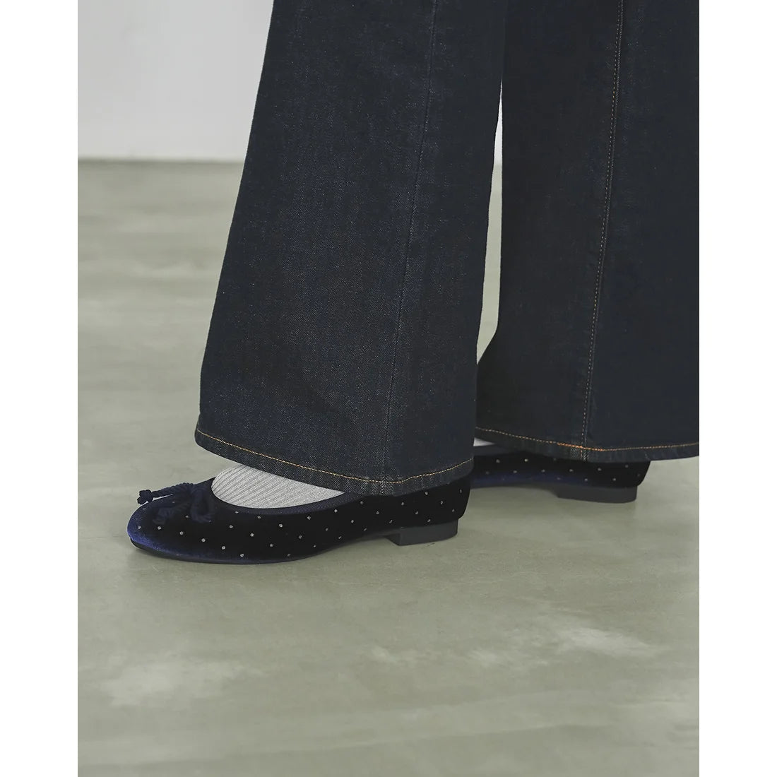 【新品預訂】日本製Emma Francis 圓點天鵝絨平底芭蕾舞鞋（藍色天鵝絨）(02a-V 120)BLU