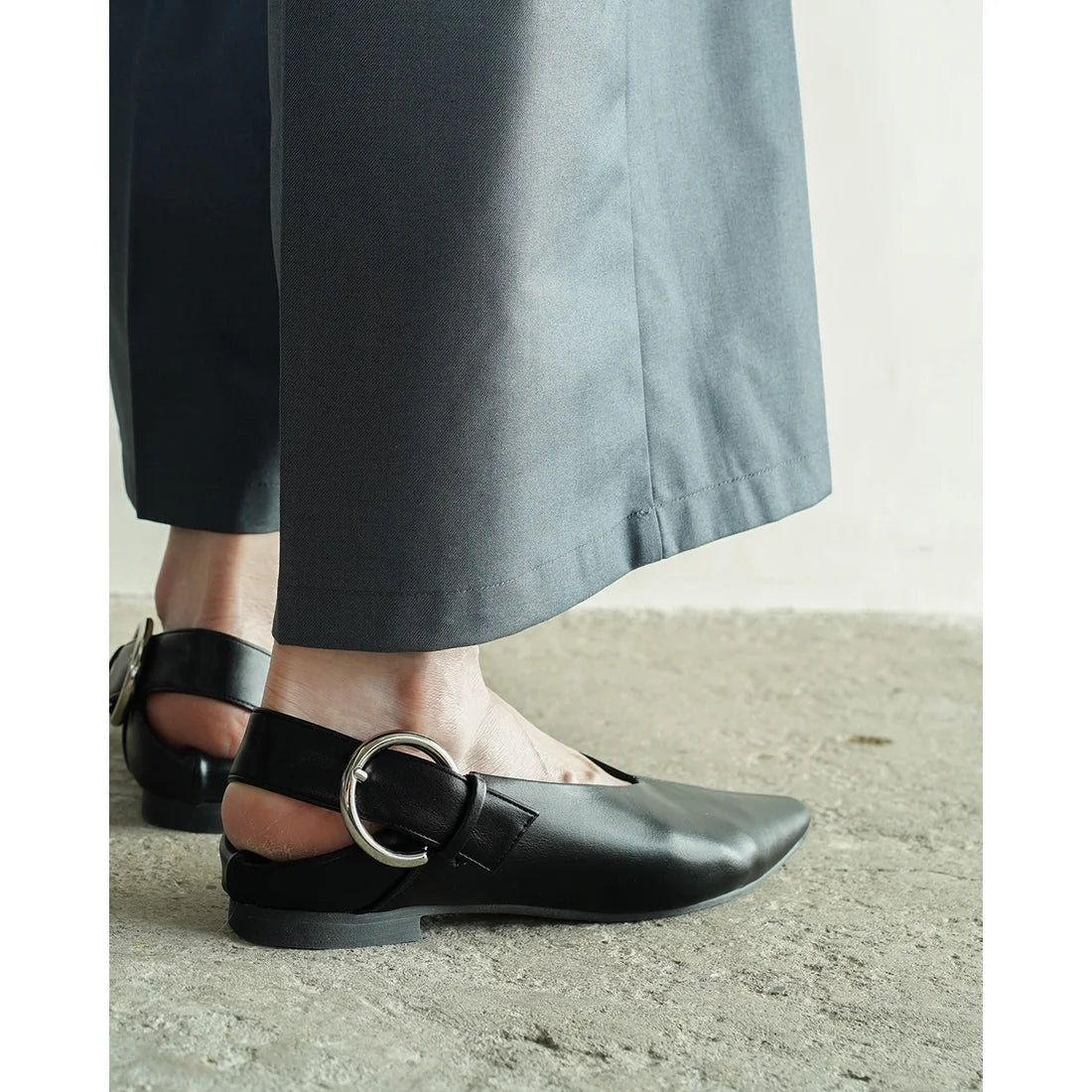【新品預訂】日本製 Lauf Oletta  [All Weather] 全天候 可踩踭 柔軟大扣環V型平底鞋（LRP139 BLACK）