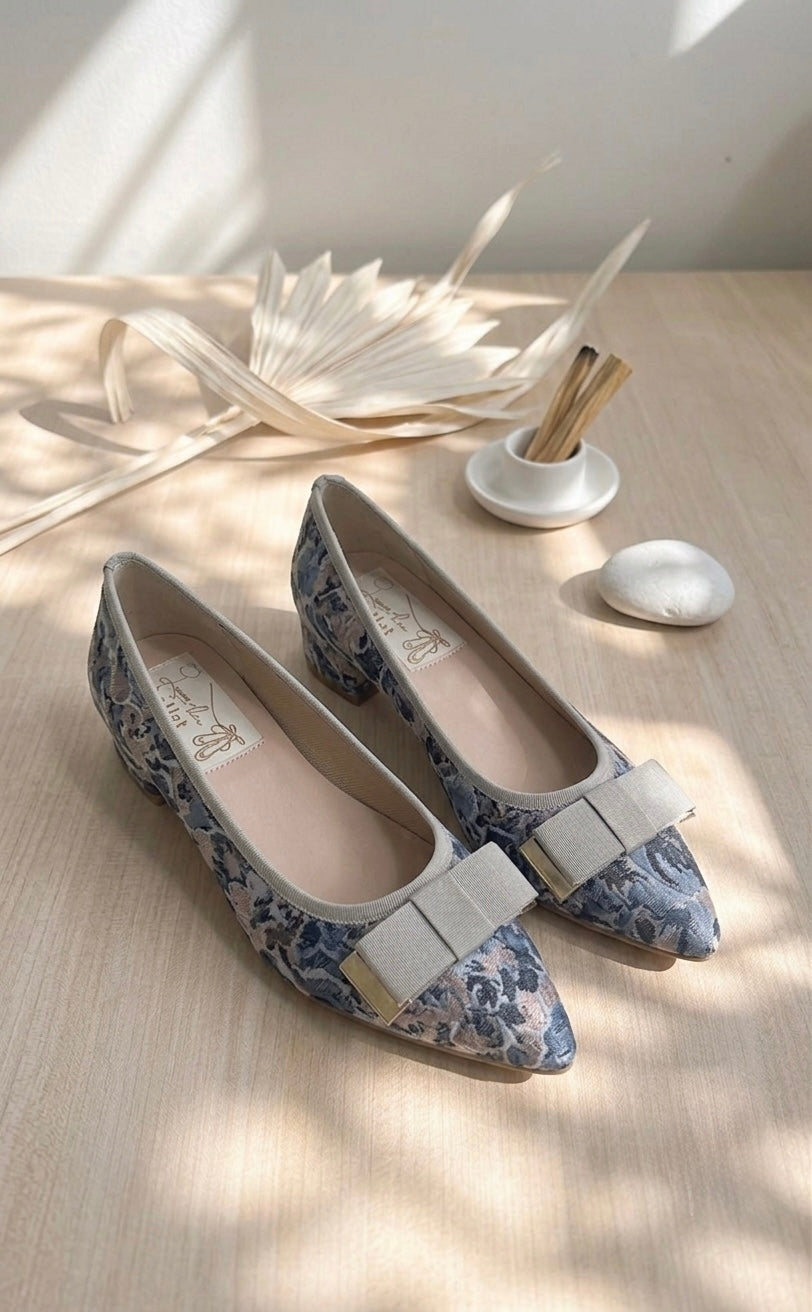 【香港限定】日本製 Launa lea 立體復古提花羅緞蝴蝶3.5cm粗跟鞋 (RH9603A)(淺藍色 / L Blue )