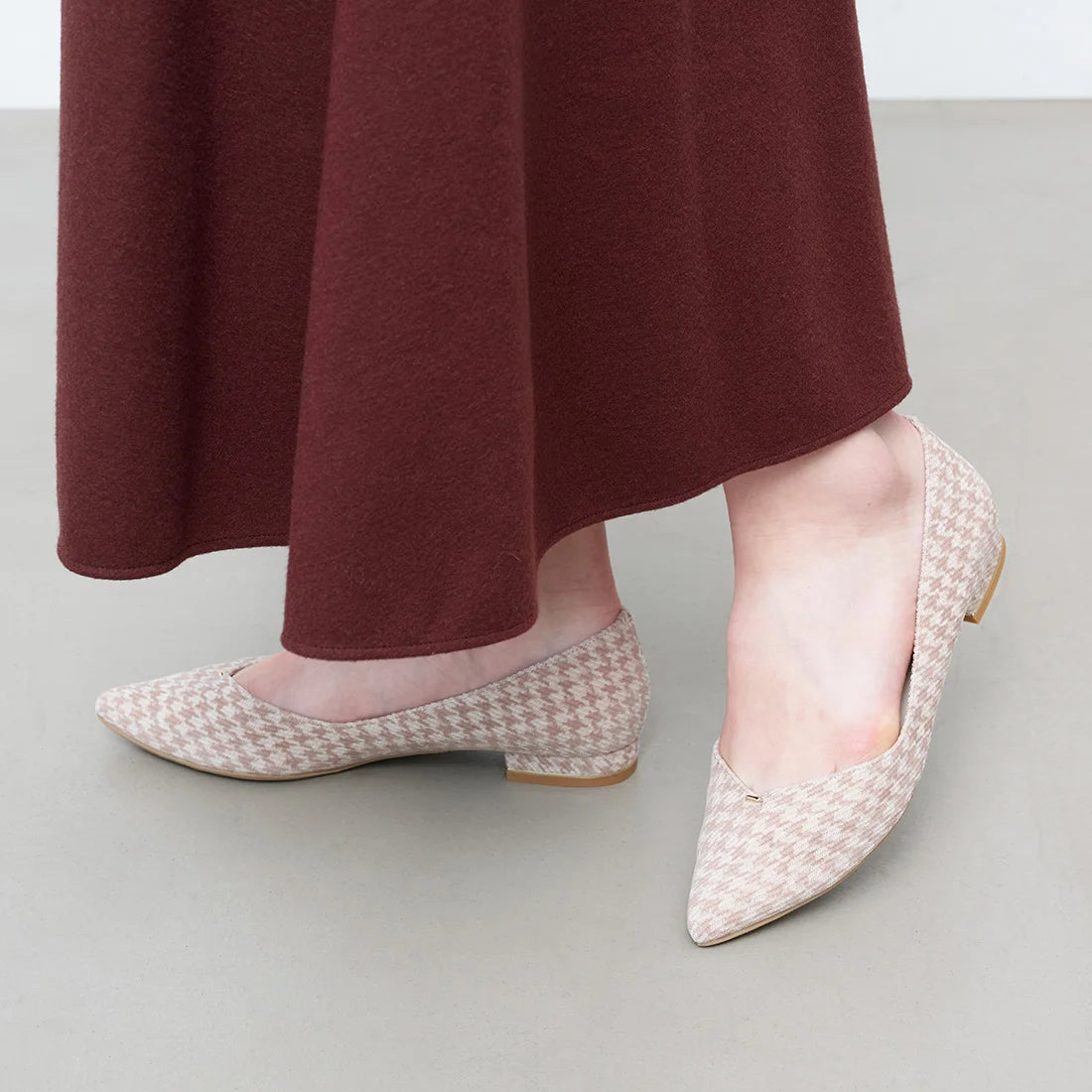 【新品預訂】日本製 Launa lea 2cm踭金線V口剪裁平底鞋 (492A) ( 千鳥杏色／Beige Z/C )