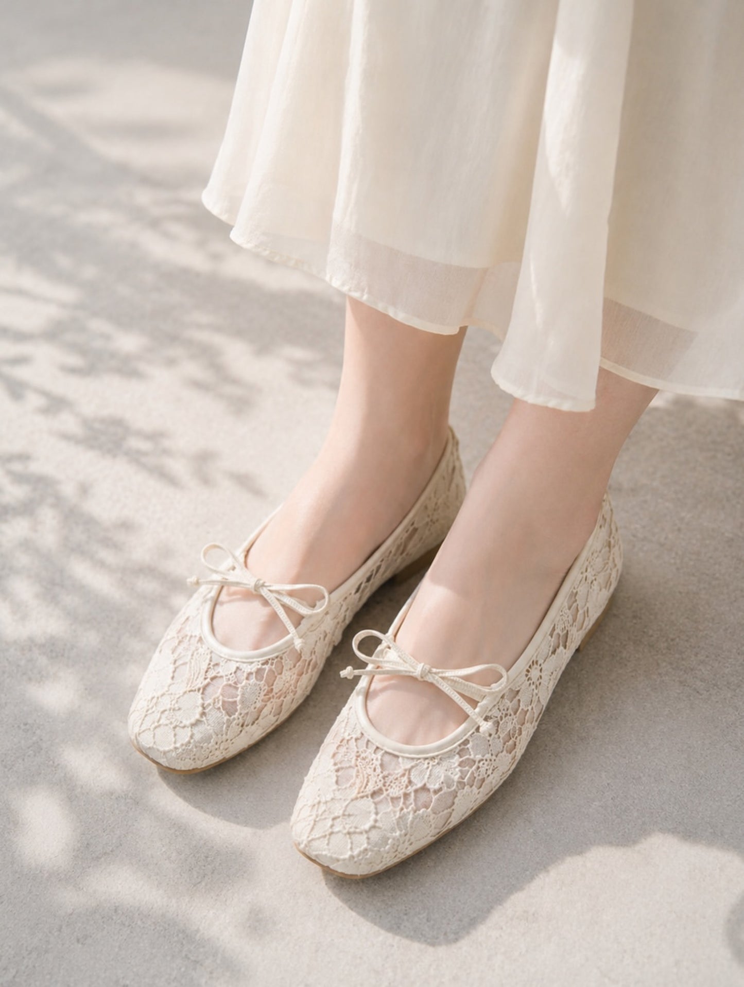 【新品預訂】日本製 Launa Lea 花卉蕾絲漁網芭蕾舞鞋 (B7612A)(象牙色 / Ivory Z）