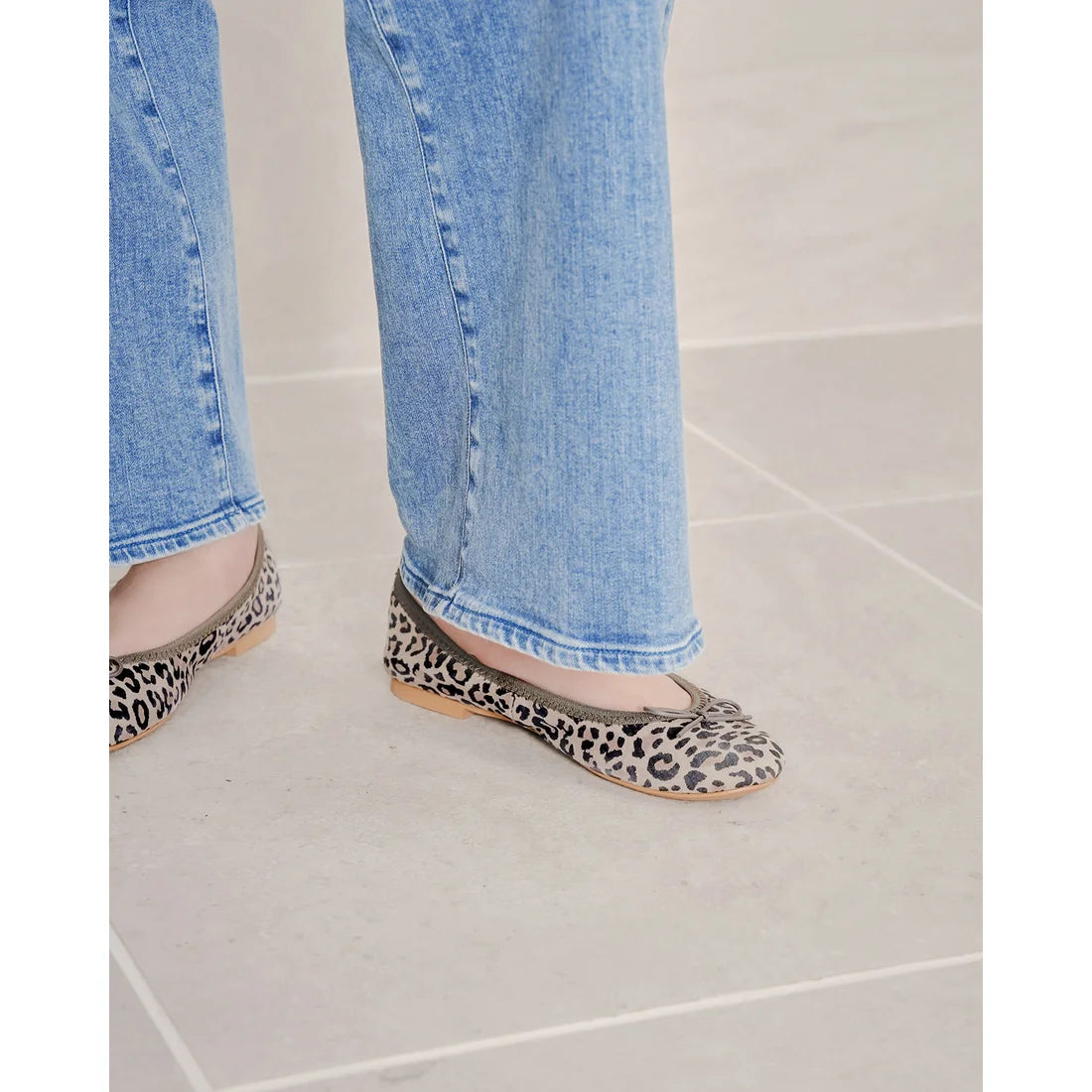 日本製【珍珠色調防水】Emma Francis 真皮 圓頭平底芭蕾舞鞋(02b-L S328)(Leopard pattern leather suede)（レオパード柄 レザースエード）