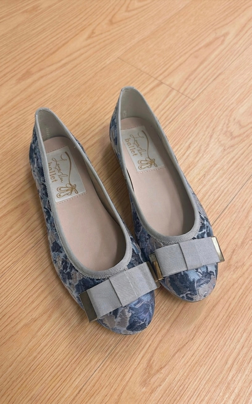 【香港限定】日本製 Launa lea 立體復古提花羅緞蝴蝶平底鞋 (BH1605A)(淺藍色 / L Blue)