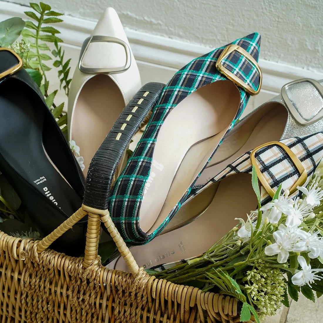 【新品預訂】日本製 Lauf Oletta 格仔尖頭金扣平底鞋 (LH127 Ivory-Z) (象牙色)