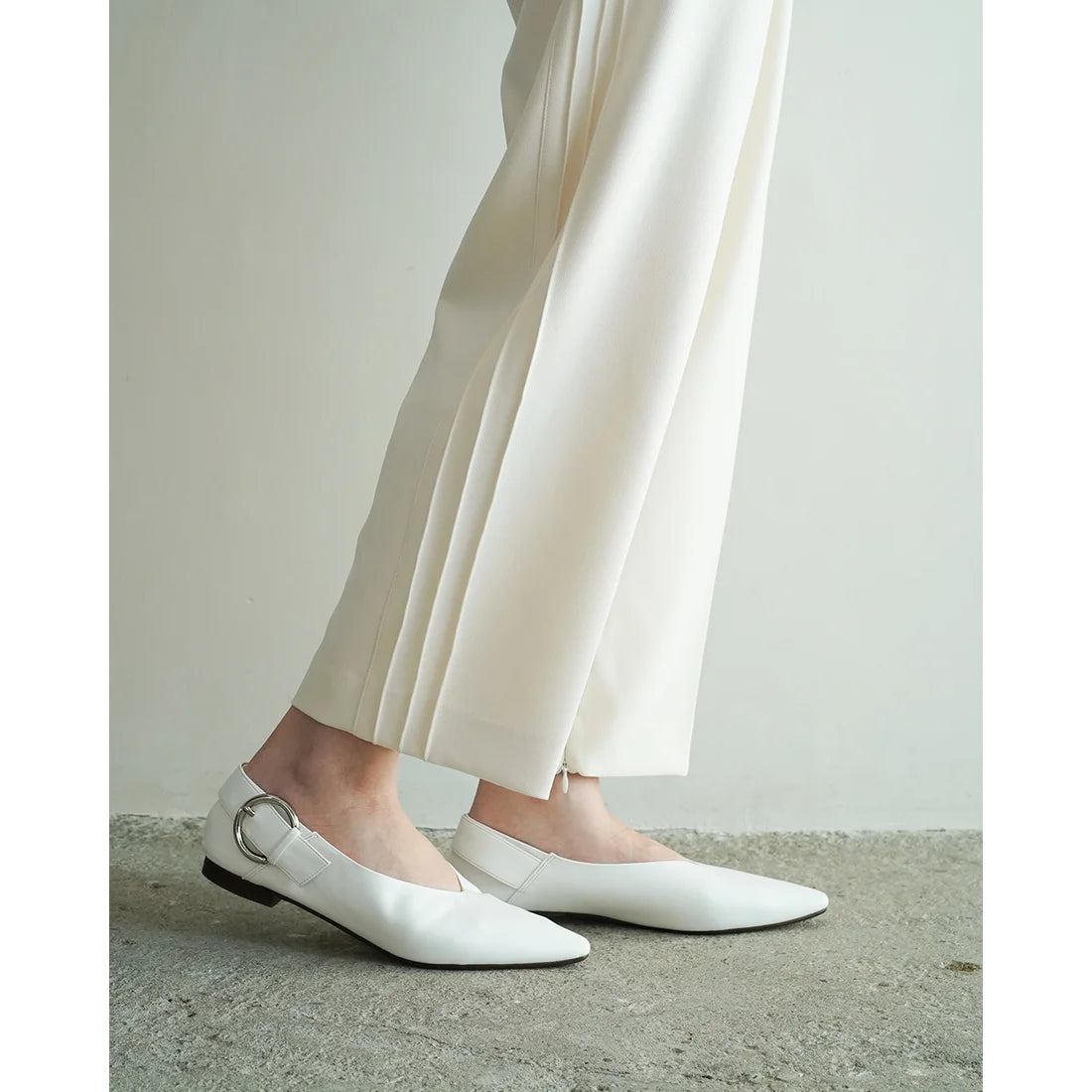 【新品預訂】日本製 Lauf Oletta  [All Weather] 全天候 可踩踭 柔軟大扣環V型平底鞋（LRP139 IVORY）