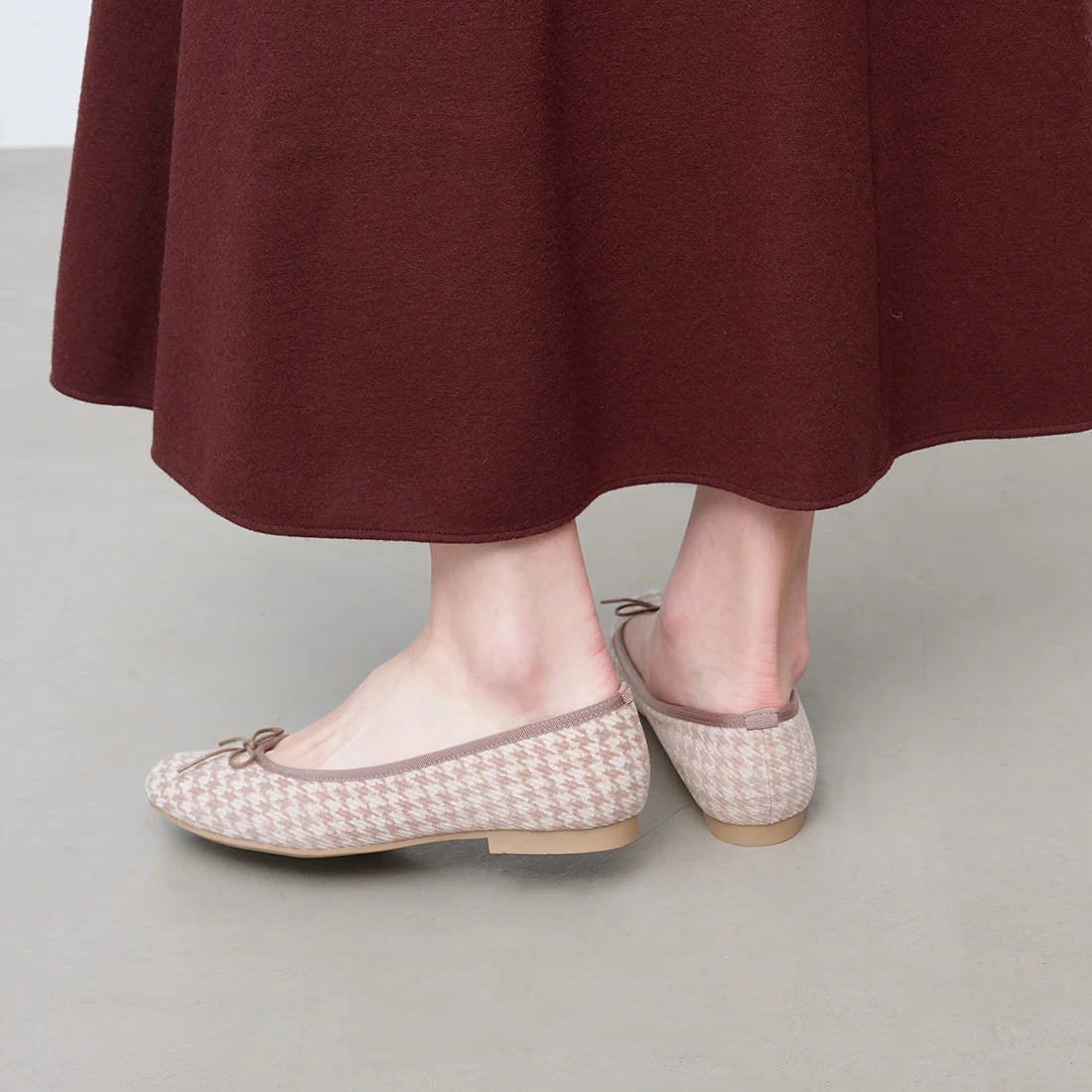 【新品預訂】日本製 Launa lea 圓頭絨毛蝴蝶結芭蕾平底鞋 (B1613A) (杏色 Z/C / Beige Z/C)
