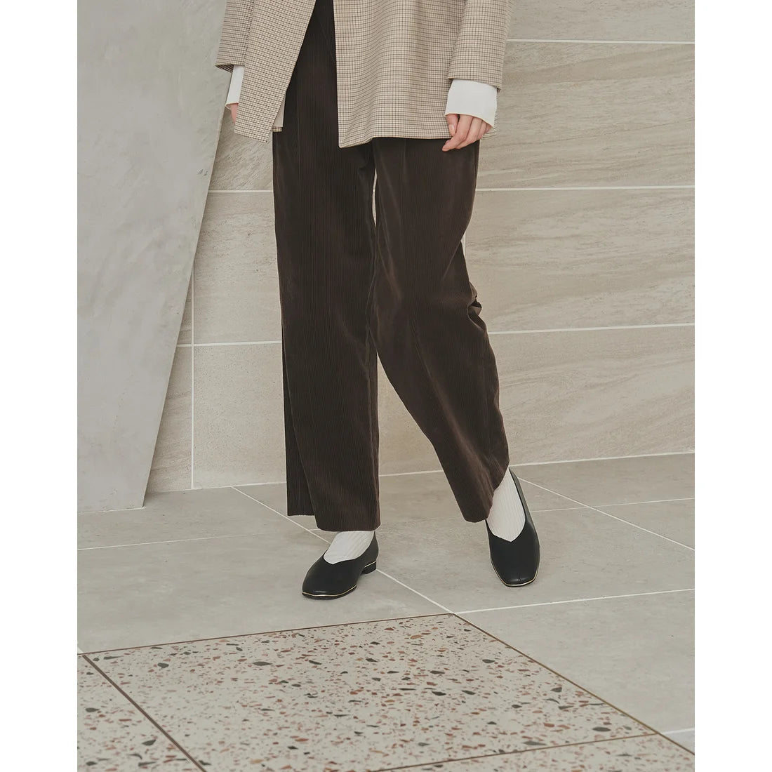 【新品預訂】日本製Emma Francis   V形中心接縫金線平底鞋（黑色光滑）(03aa-P 101) BLK